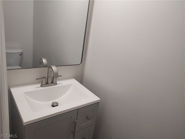 2434 Laurentina LN, Cape Coral, FL 33909