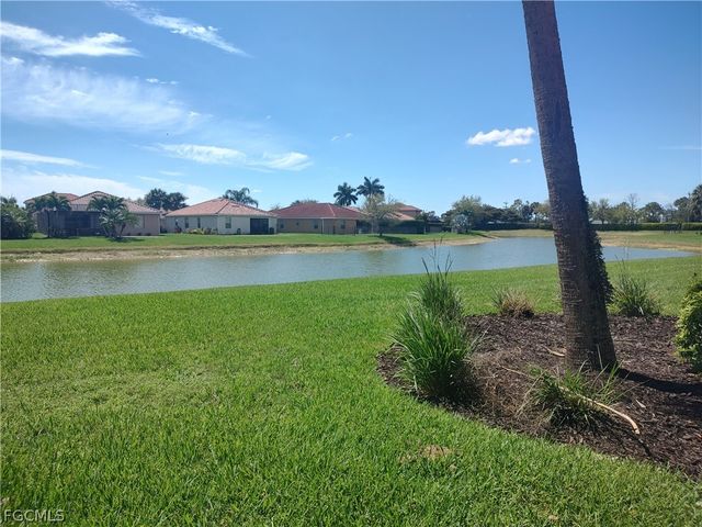 2434 Laurentina LN, Cape Coral, FL 33909