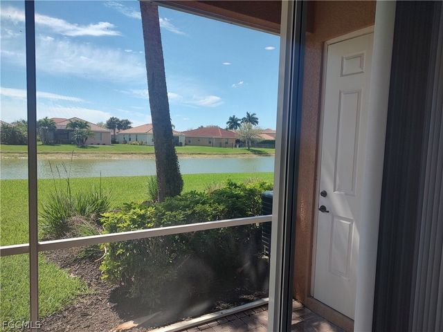 2434 Laurentina LN, Cape Coral, FL 33909