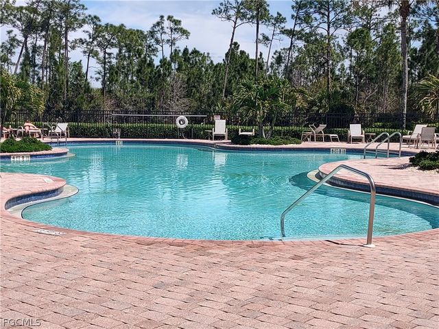 2434 Laurentina LN, Cape Coral, FL 33909