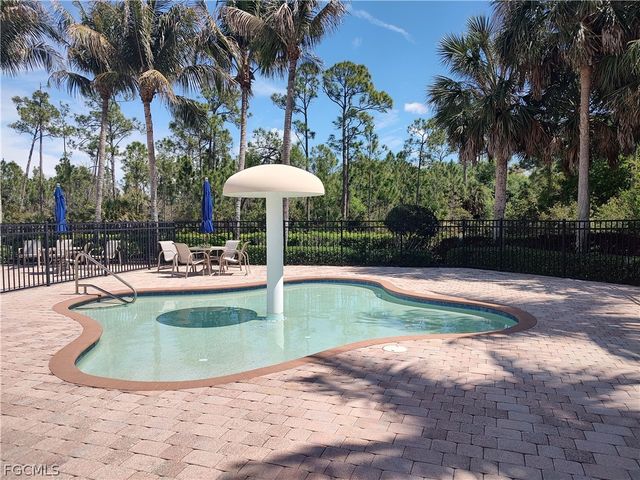 2434 Laurentina LN, Cape Coral, FL 33909