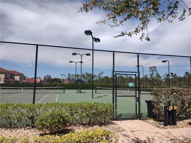 2434 Laurentina LN, Cape Coral, FL 33909