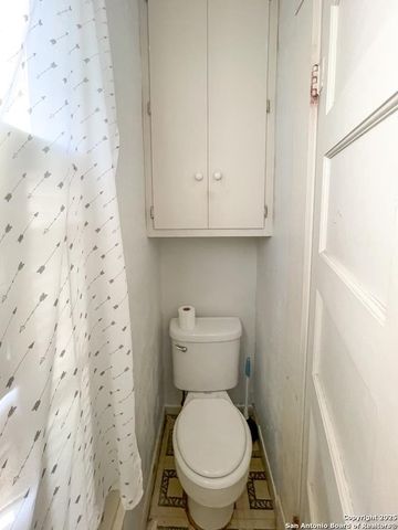 911 N Madison Ave, Beeville, TX 78102