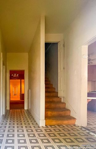 911 N Madison Ave, Beeville, TX 78102