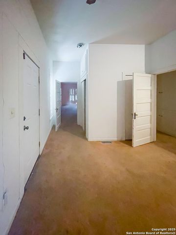 911 N Madison Ave, Beeville, TX 78102