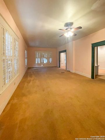 911 N Madison Ave, Beeville, TX 78102