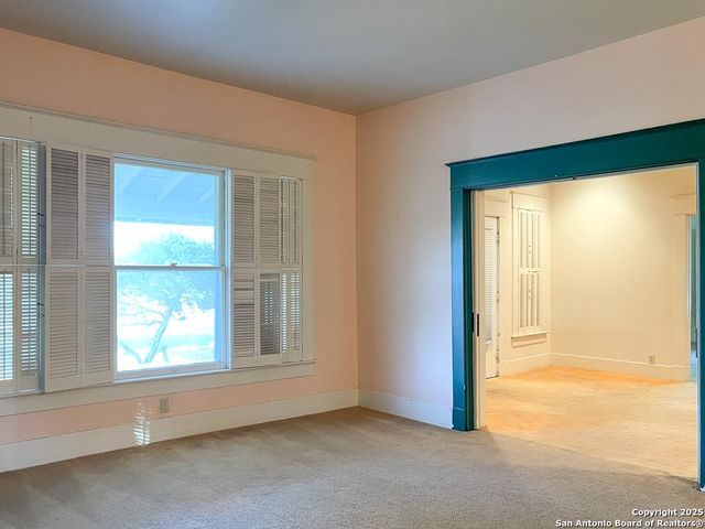 911 N Madison Ave, Beeville, TX 78102