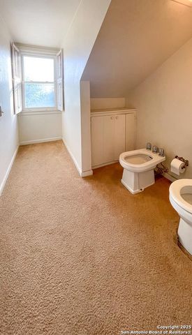 911 N Madison Ave, Beeville, TX 78102