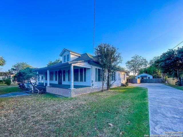 911 N Madison Ave, Beeville, TX 78102