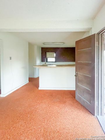 911 N Madison Ave, Beeville, TX 78102