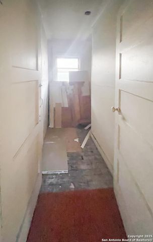 911 N Madison Ave, Beeville, TX 78102