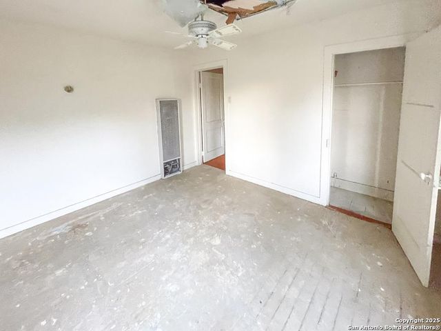 911 N Madison Ave, Beeville, TX 78102