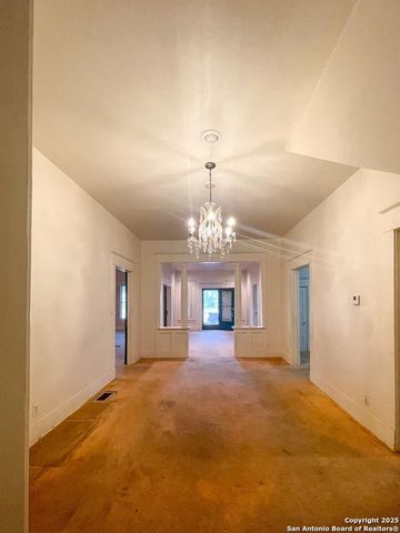 911 N Madison Ave, Beeville, TX 78102