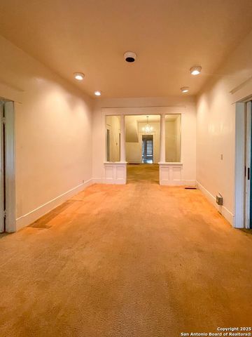 911 N Madison Ave, Beeville, TX 78102