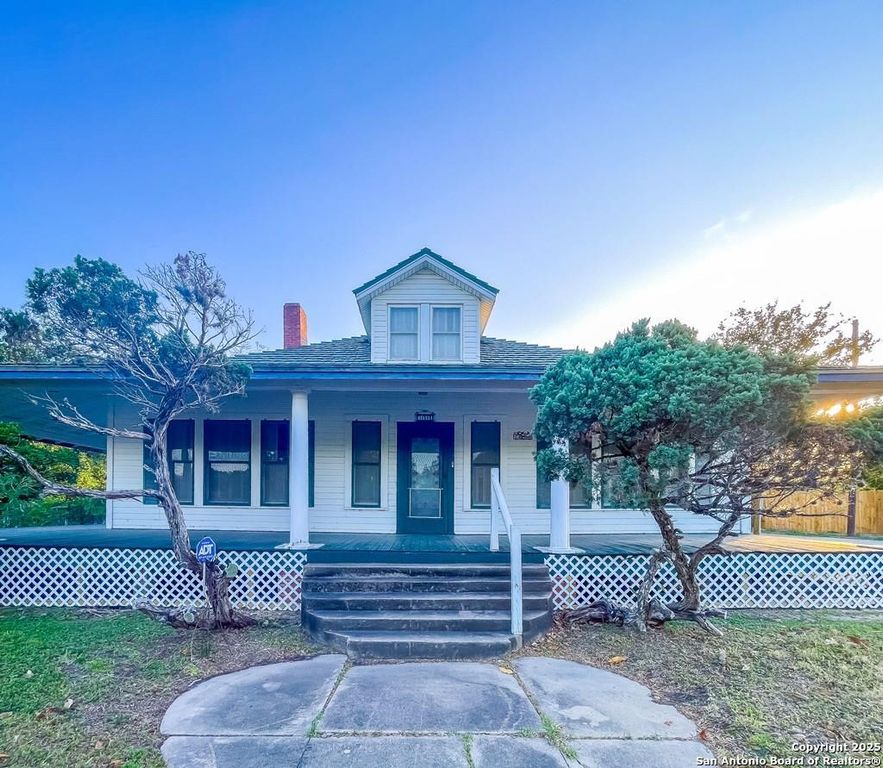 911 N Madison Ave, Beeville, TX 78102