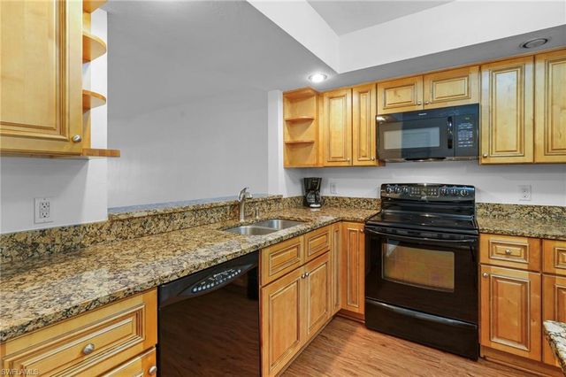 8302 Charter Club CIR 6, Fort Myers, FL 33919