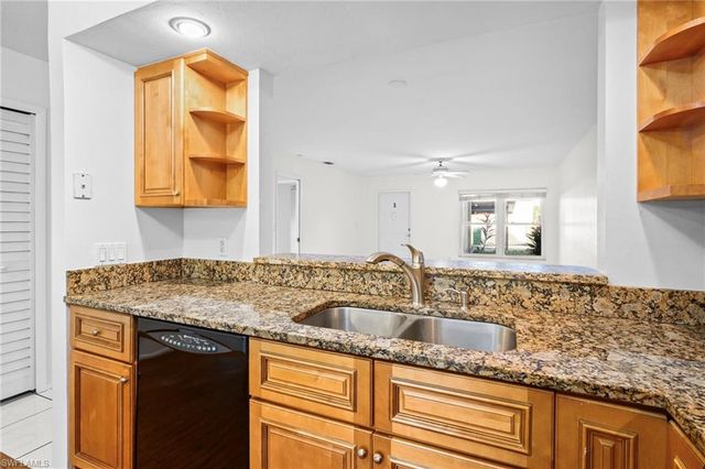 8302 Charter Club CIR 6, Fort Myers, FL 33919