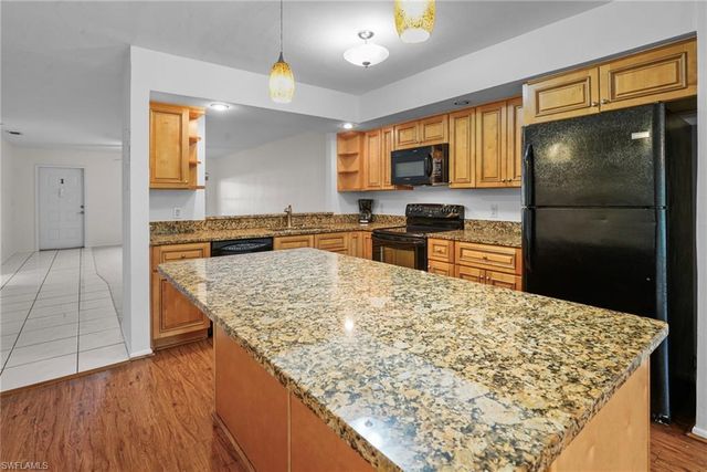 8302 Charter Club CIR 6, Fort Myers, FL 33919