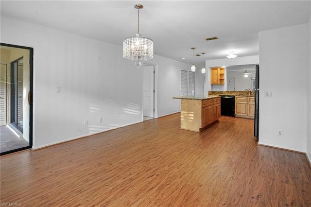 8302 Charter Club CIR 6, Fort Myers, FL 33919
