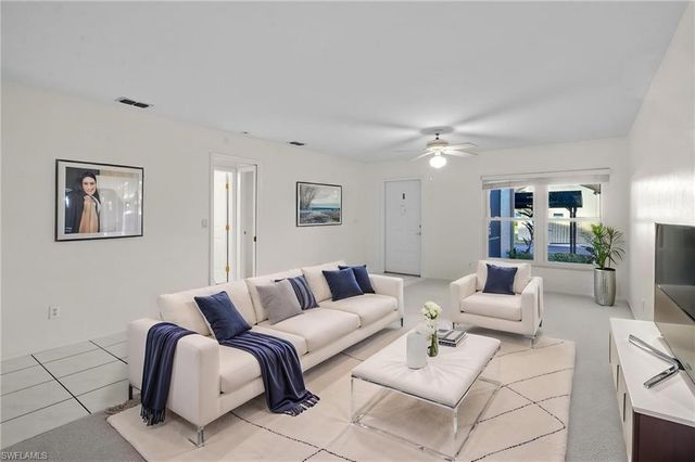 8302 Charter Club CIR 6, Fort Myers, FL 33919