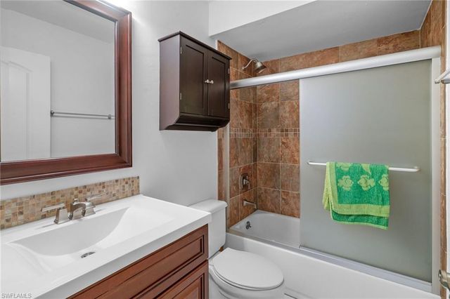 8302 Charter Club CIR 6, Fort Myers, FL 33919