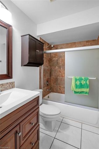 8302 Charter Club CIR 6, Fort Myers, FL 33919