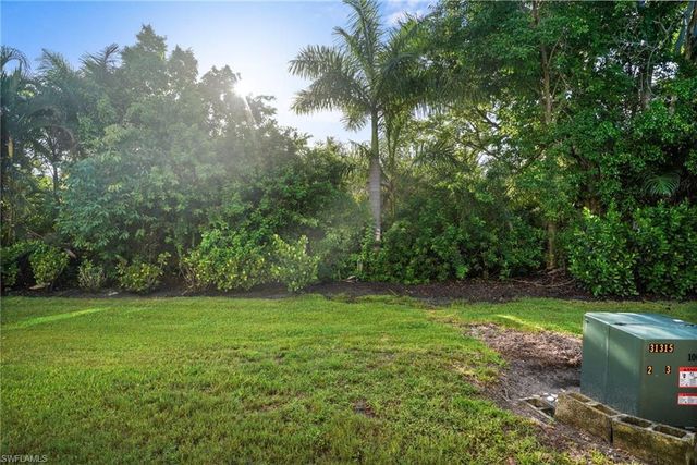 8302 Charter Club CIR 6, Fort Myers, FL 33919
