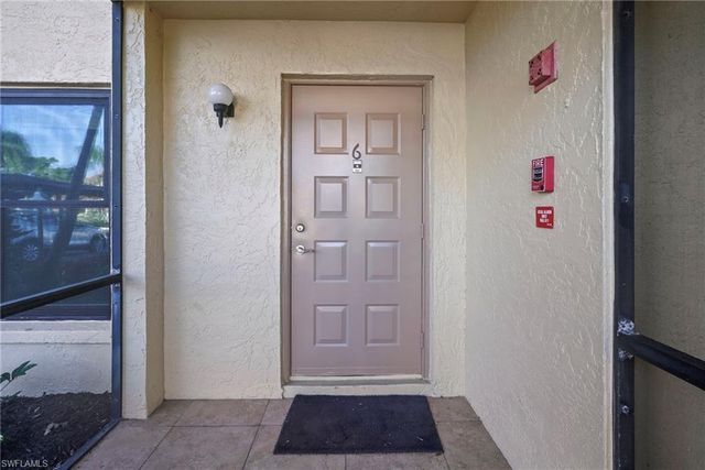 8302 Charter Club CIR 6, Fort Myers, FL 33919