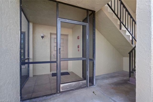 8302 Charter Club CIR 6, Fort Myers, FL 33919