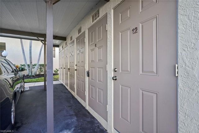 8302 Charter Club CIR 6, Fort Myers, FL 33919