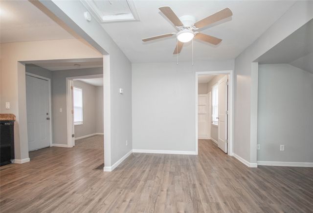 911 Frazier Avenue, Des Moines, IA 50315
