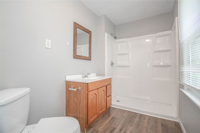 911 Frazier Avenue, Des Moines, IA 50315