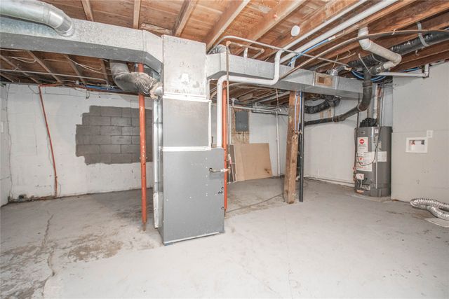 911 Frazier Avenue, Des Moines, IA 50315