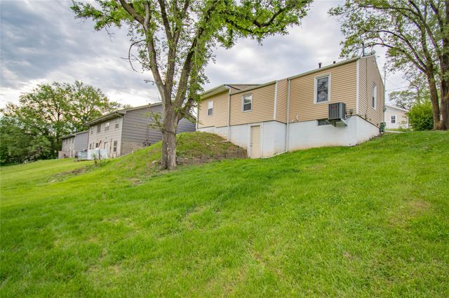 911 Frazier Avenue, Des Moines, IA 50315