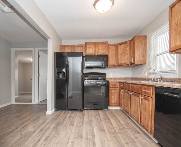 911 Frazier Avenue, Des Moines, IA 50315