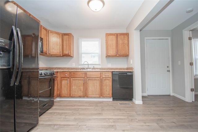 911 Frazier Avenue, Des Moines, IA 50315