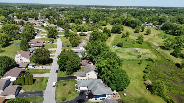 1530 Happy Valley Road, Crown Point, IN 46307