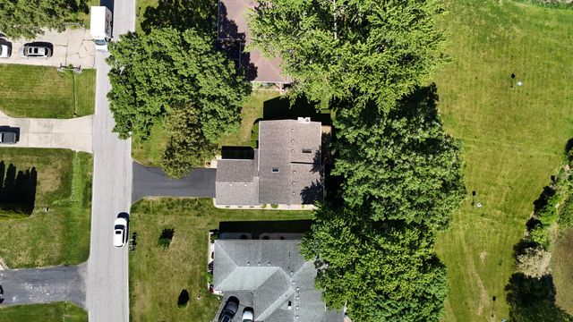 1530 Happy Valley Road, Crown Point, IN 46307