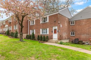 220-02 Stronghurst Avenue (Lower) 18-3, Queens Village, NY 11427