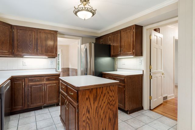 3025 E STATE Street, Rockford, IL 61108