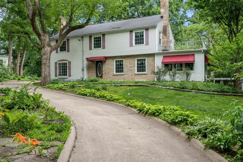 3025 E STATE Street, Rockford, IL 61108