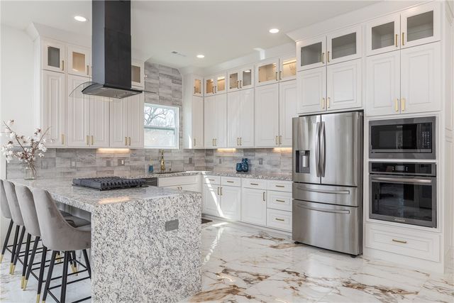 4281 W American Drive, Fayetteville, AR 72704