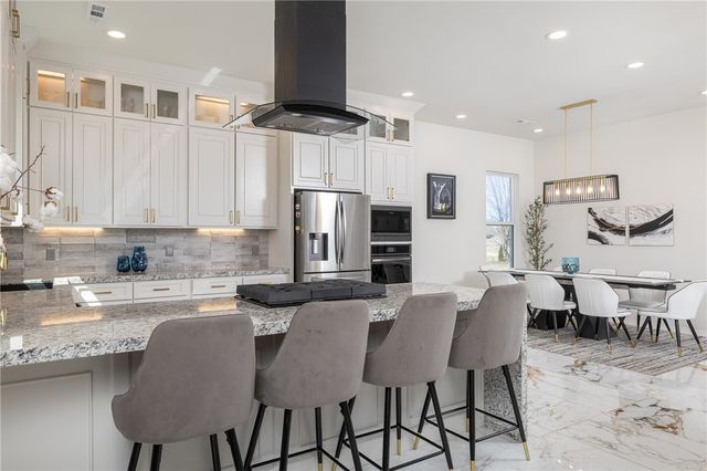 4281 W American Drive, Fayetteville, AR 72704