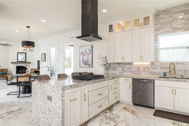 4281 W American Drive, Fayetteville, AR 72704