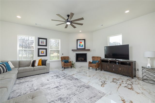 4281 W American Drive, Fayetteville, AR 72704