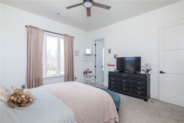 4281 W American Drive, Fayetteville, AR 72704