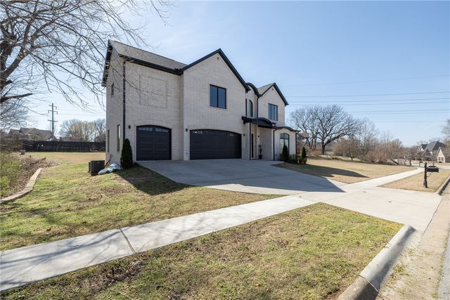4281 W American Drive, Fayetteville, AR 72704