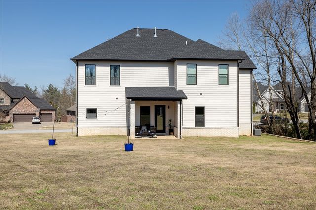 4281 W American Drive, Fayetteville, AR 72704