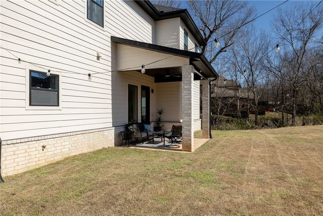 4281 W American Drive, Fayetteville, AR 72704