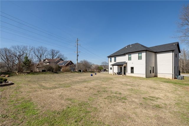 4281 W American Drive, Fayetteville, AR 72704